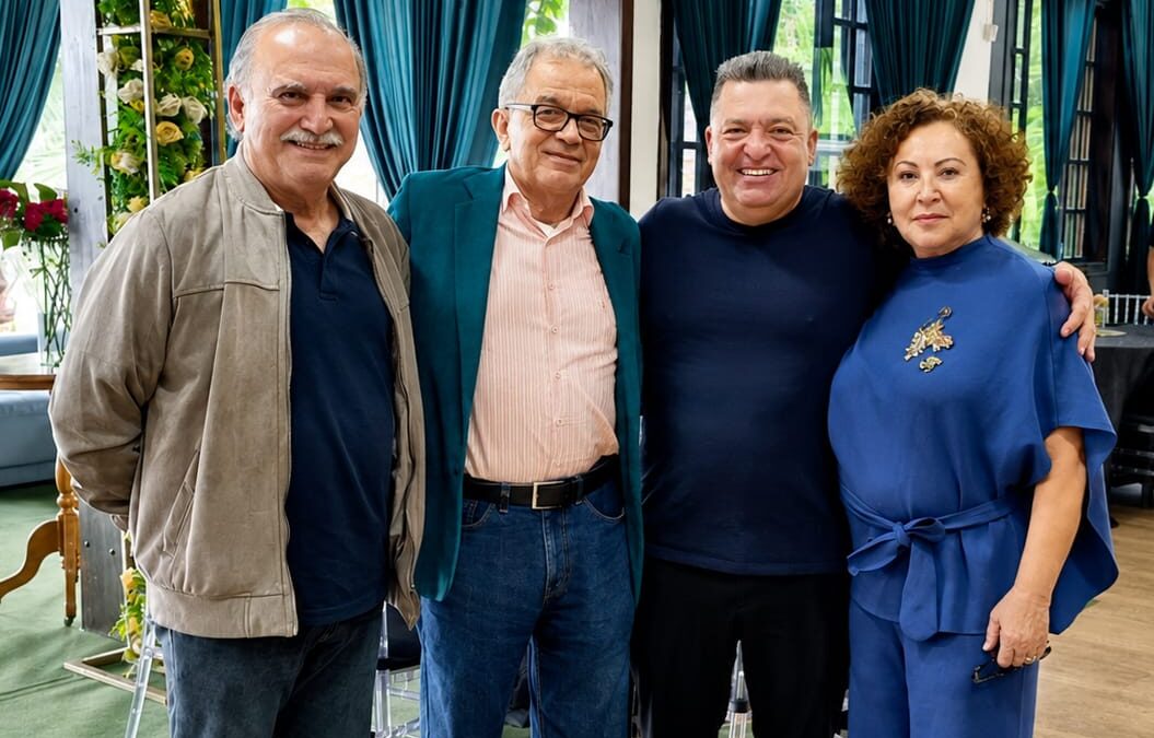 Almoço literário reúne escritores em Joinville