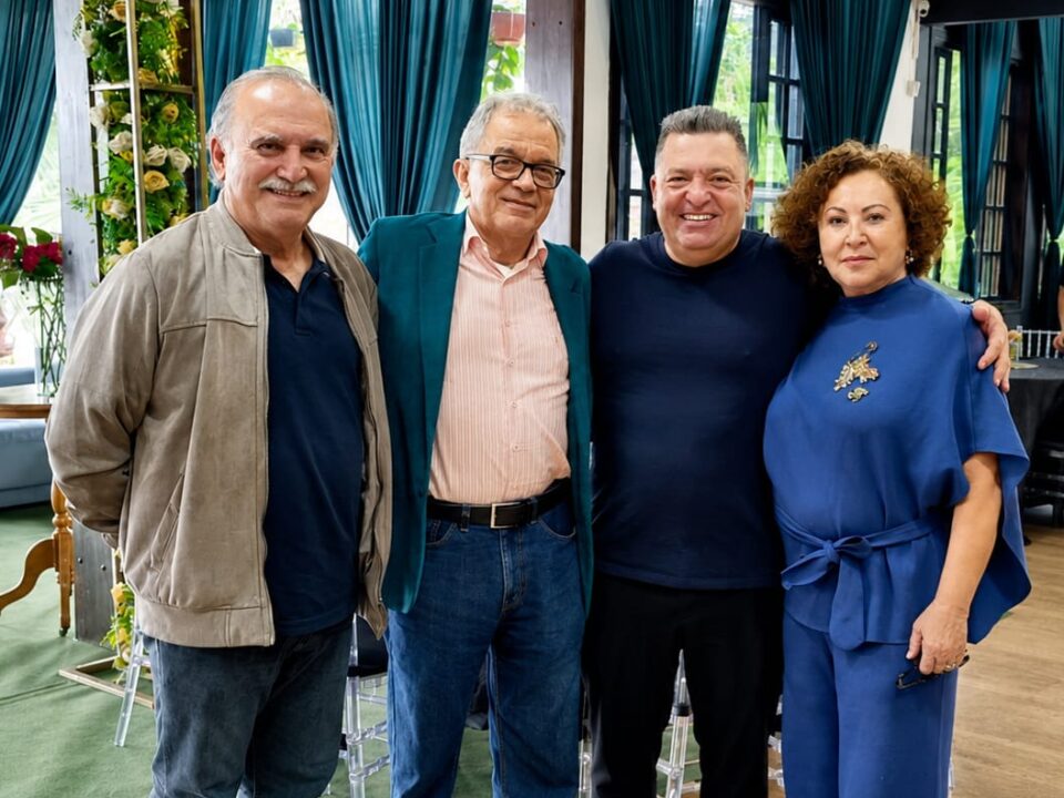 Almoço literário reúne escritores em Joinville